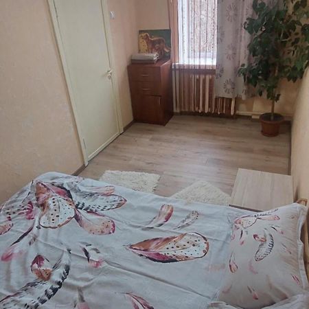 Оренда Затишної 2 Кімнатної Квартири В Самому Серці Рівного Apartment Rivne Bagian luar foto