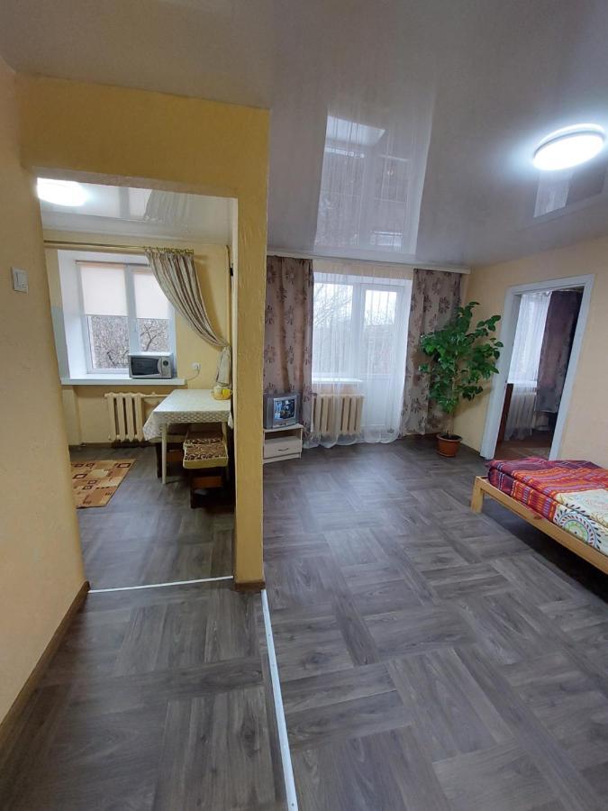 Оренда Затишної 2 Кімнатної Квартири В Самому Серці Рівного Apartment Rivne Bagian luar foto